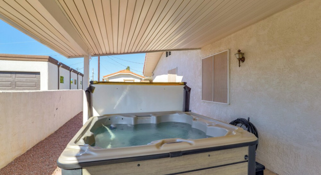 Коттедж 5 Mi to London Bridge: Mtn-view Home w/ Hot Tub