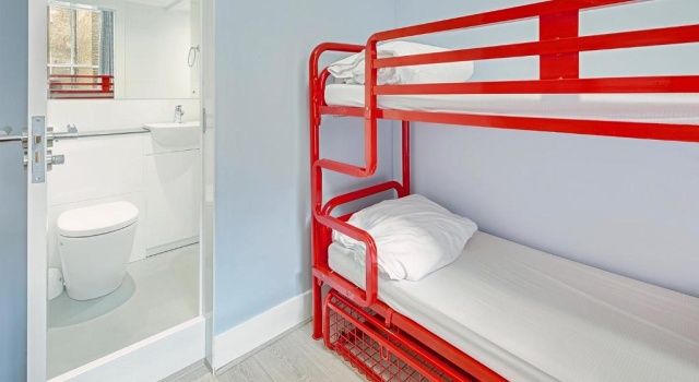 Кровать в общем номере (женский номер) Astor Kensington Hostel