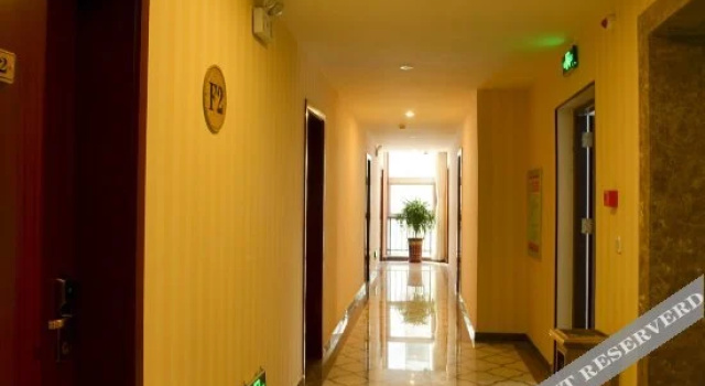 Yijia Business Hotel