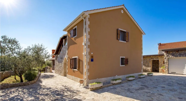 Gorgeous Home In Zgaljici With Sauna, 予約 ホテル Pinezici クルク島