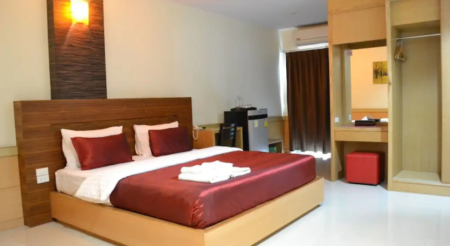 Номер Standard с балконом Amnauysuk Hotel
