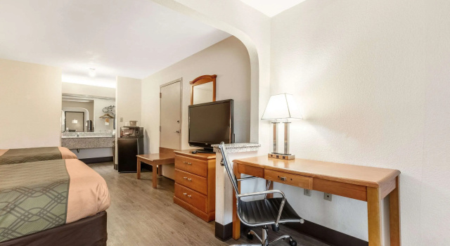 Четырёхместный люкс Econo Lodge Inn & Suites Memphis East