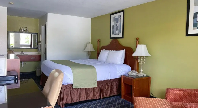 Номер Deluxe Royal Inn Richmond Hill- Savannah I-95