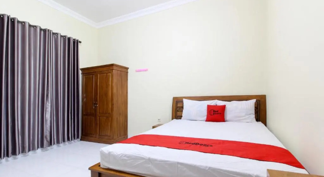 Двухместный номер Economy RedDoorz near Candi Ratu Boko
