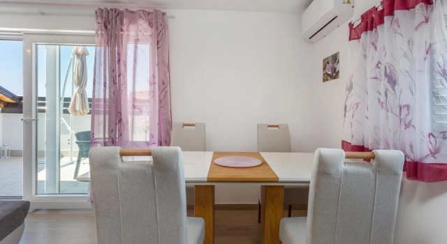 Stunning Apartment in Kostrena With 2 Bedrooms and Wifi, Забронировать Апартаменты/квартира Отели Приморско-Горанской жупания с парковкой, Парковка