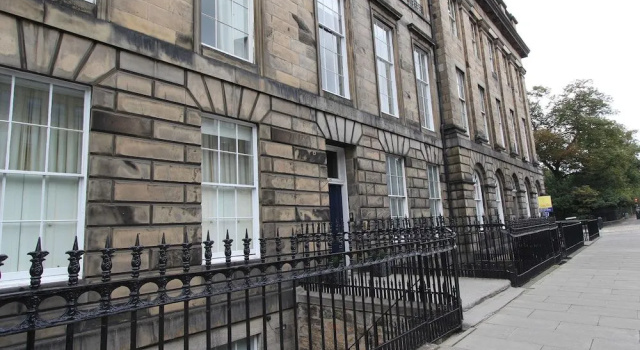 Escape To Edinburgh @ Albyn Place, Забронировать Апартаменты/квартира Эдинбург Midlothian, рядом с Замок в Эдинбурге