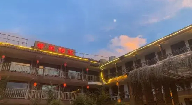 Lugu Lake Pumi Sunshine Hotel