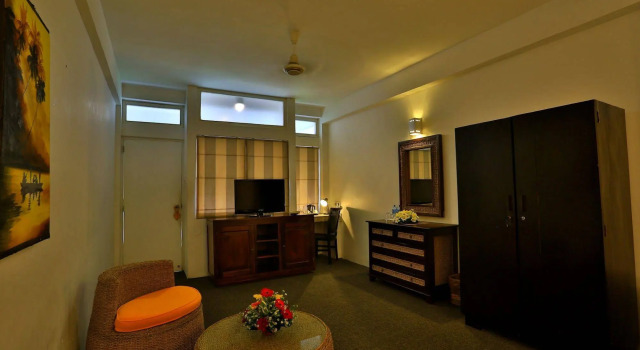 St.Lachlan Hotel & Suites, Забронировать Отель Негомбо 