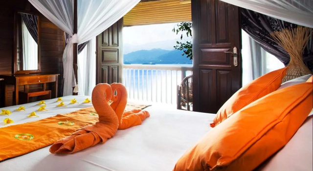 Bastianos Lembeh Dive Resort, Забронировать Курортный отель Курортные отели Битунг, Курортный отель