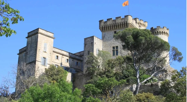 Château de la Barben, Rezervovat Hotel La Barben Carros