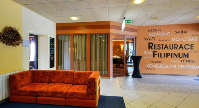Hotel Filipinum, Забронировать Отель Отели Краловеградецкий края с завтраком, Завтраки