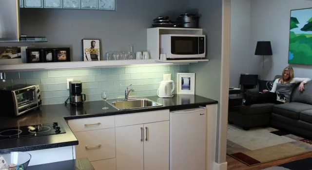 Четырёхместный номер Classic с балконом и с красивым видом из окна Merrickville Guest Suites