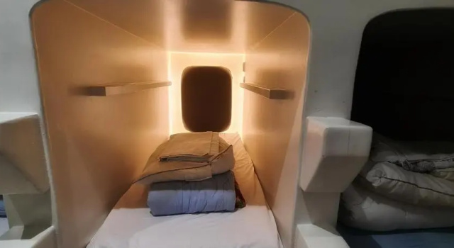 Кровать в общем номере Hostel The Golden Stork