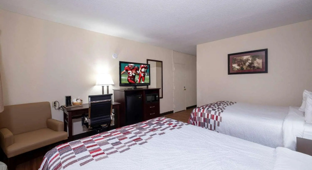 Четырёхместный номер Deluxe Red Roof Inn Warrenton
