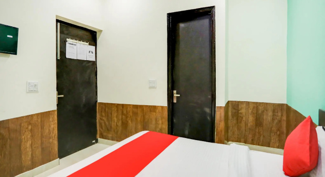 OYO 75162 Hotel Sanskar