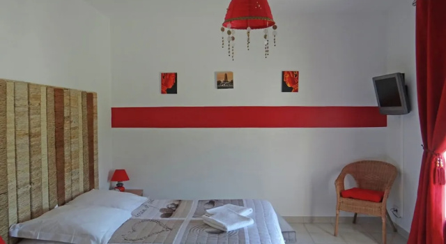 Alluring Holiday Home in Callian With Private Swimming Pool, Забронировать Отель Кальян Холмы Файанс