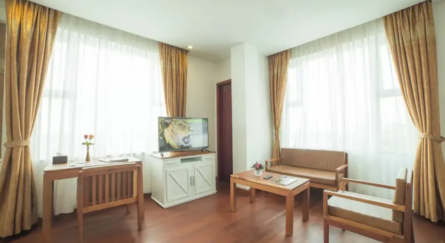 Двухместный полулюкс с видом на город Phnom Penh Katari Hotel