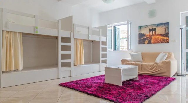 Кровать в общем номере (женский номер) Love Dubrovnik Hostel