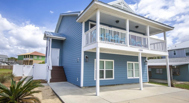 Breezy Blue Cottage by Resort Collection