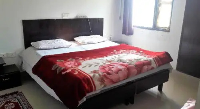 Home stay in Tapovan, Забронировать Отель Отели Ришикеш с парковкой, Парковка