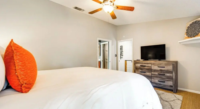 Коттедж Lakefront Home: Hot Tub & Game Room in Spicewood