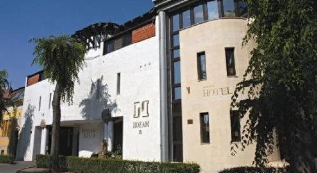 Hozam Hotel, Varaa Hotelli Northern Great Plain hotellit, joissa on uima-allas, Uima-allas