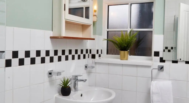 Stunning Central Apartment Sleeps 6 w/Parking, Забронировать Апартаменты/квартира Отели Котсуолда с парковкой, Парковка