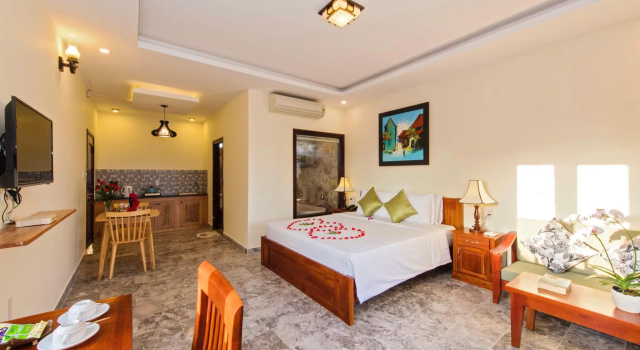 Люкс с видом на бассейн Pomelo Garden Boutique Villa