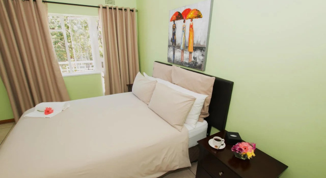 Summer Garden Guest House, Забронировать Гостевой дом Бенони Гаутенг