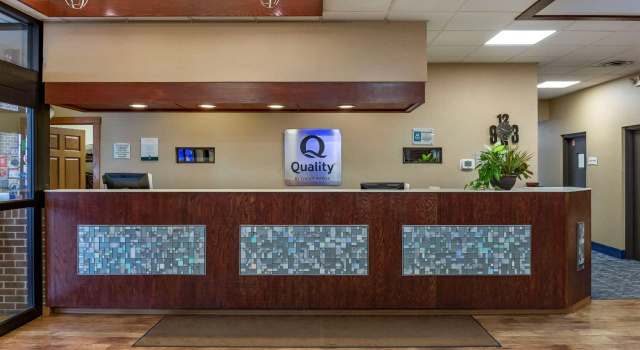 Quality Inn & Suites Zanesville City Center, Забронировать Отель Зейнсвилл 