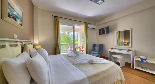 Семейный люкс с видом на сад Paxos Club Resort & SPA