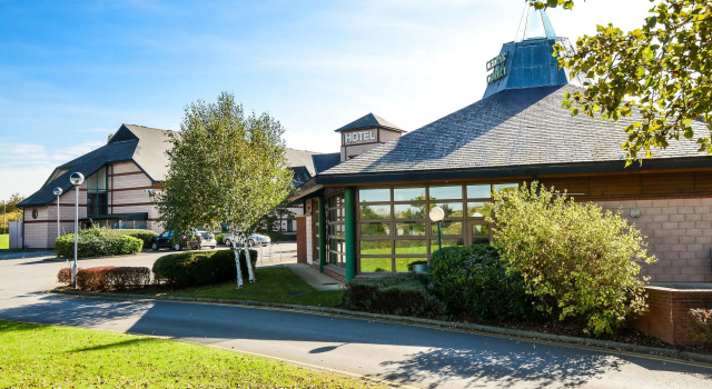 Номер Standard Cedar Court Wakefield