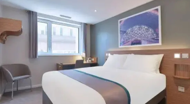 Travelodge Plus London Manor House