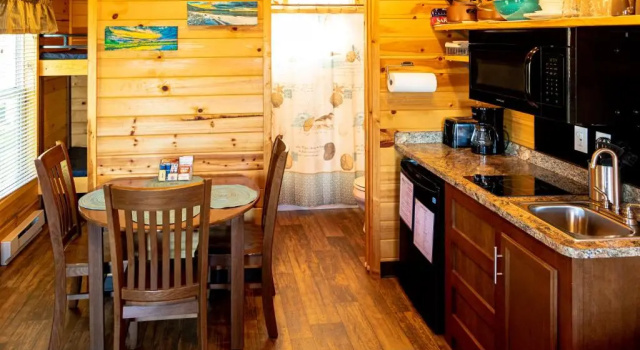 Коттедж Crescent Beach and RV Park