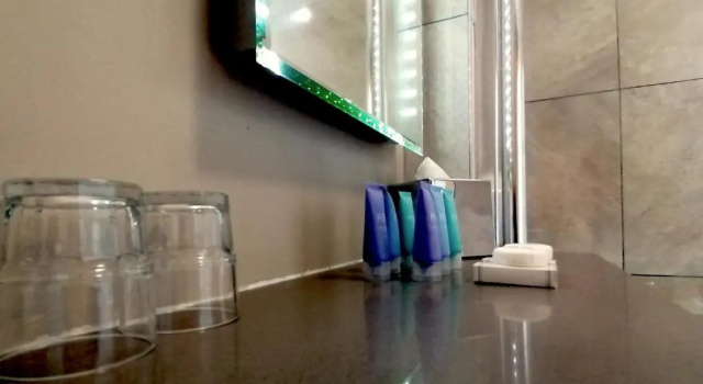 Трёхместный номер Standard Causeway Hotel