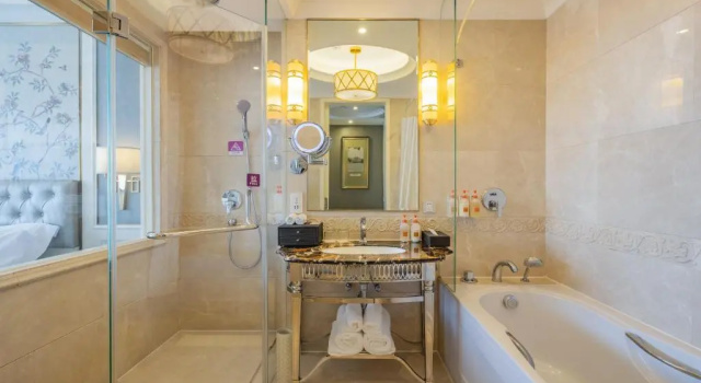 Номер Standard Crowne Plaza Zhengzhou by IHG
