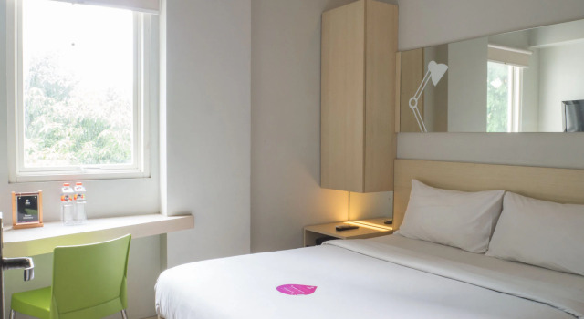 Двухместный номер Standard Cleo Hotel Jemursari Surabaya