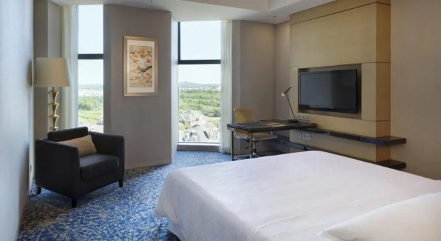 Двухместный номер Standard Sheraton Changchun Jingyuetan Hotel