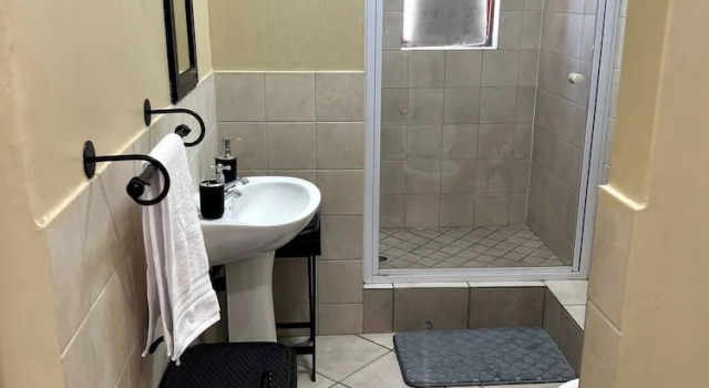 Апартаменты Cozy 3 Bed Duplex ,sleeps 6 With Double Bathroom