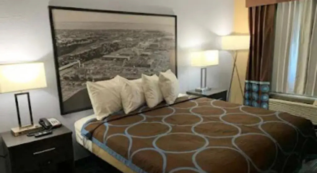 Номер Standard Super 8 by Wyndham Newport News