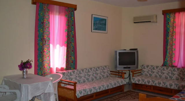 Семейные апартаменты Erasmus Apart Hotel
