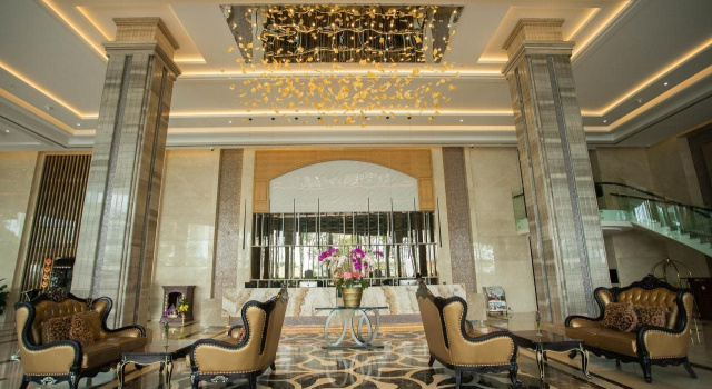 The Mira Central Park Hotel, Забронировать Отель Отели Бьенхоа с бассейном, Бассейн