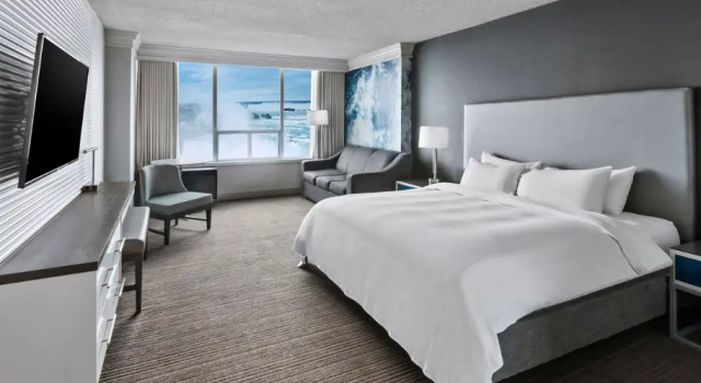 Двухместный номер Standard с видом на воду Niagara Falls Marriott on the Falls
