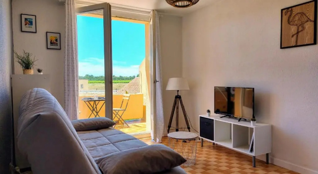 Coquet studio avec belle terrasse, Забронировать Отель Отели Var coast с парковкой, Парковка