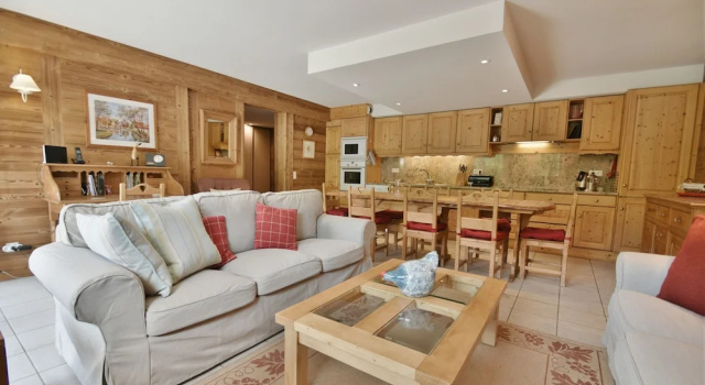 A2 Pistes du Soleil - ARAVIS Holidays, Забронировать Отель Отели Лыжного курорта на озере Анси с парковкой, Парковка
