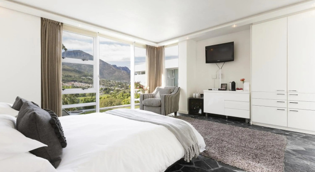 CUBE Guest House, Забронировать Гостевой дом Хаут-Бей Atlantic Seaboard, рядом с The Riding Centre