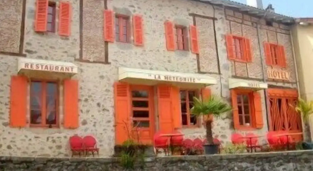 Hôtel-Restaurant La Météorite, Забронировать Отель Рошешуар Haute-Vienne