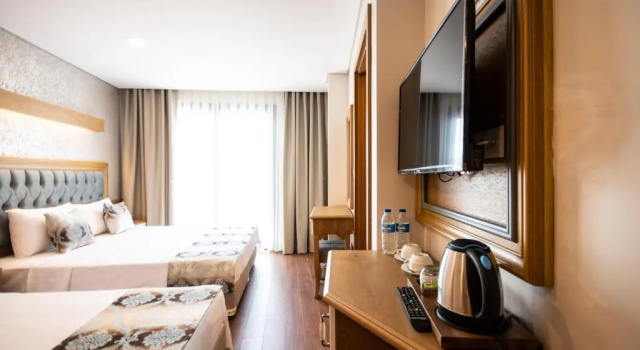 Четырёхместный номер Eliza Hotel