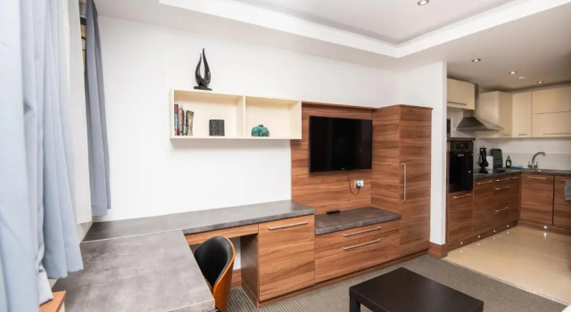 Апартаменты Deluxe Livin' Serviced Apartments