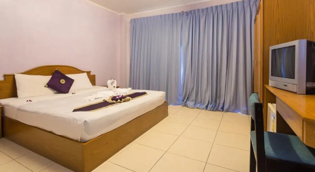 "room in Guest Room - Guesthouse & Restaurant Belvedere - Central Bedroom With Ac Near Patong Beach", Забронировать Гостевой дом Карон Бич Пхукет
